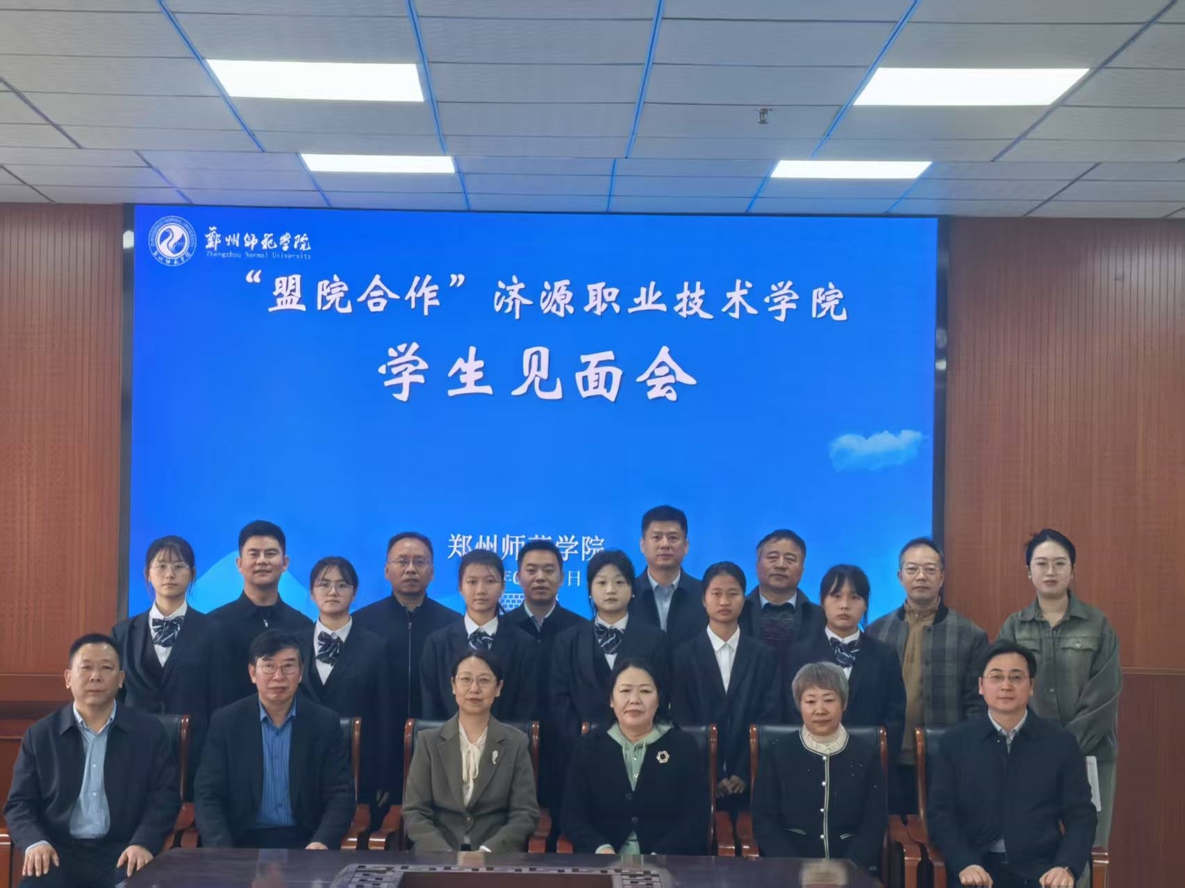 01dc3edbddf0606da8e063e9bcedf30.jpg 01dc3edbddf0606da8e063e9bcedf30.jpg